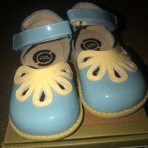 Livie and Luca Pedal daisy blue. New in box.